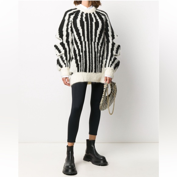 SZ XS Burberry cut-out oversized jumper NWT - Picture 16 of 16